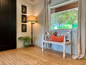 Interior - The Cottage - Lakehouse | Hot Tub + Boat Dock (Hot Springs)