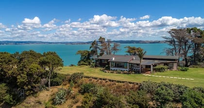 Farm house with 360 degree views over the Hauraki Gulf ..