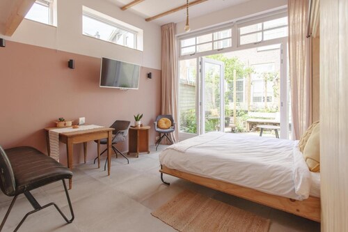 Lovely and Charming Guesthouse Near City Center Close to Rotterdam