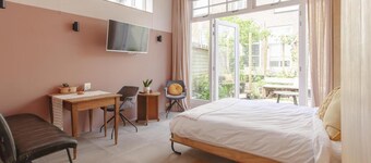 Lovely and Charming Guesthouse Near City Center Close to Rotterdam