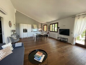 Smart TV, books - Lovely designer apartment (Coppo)