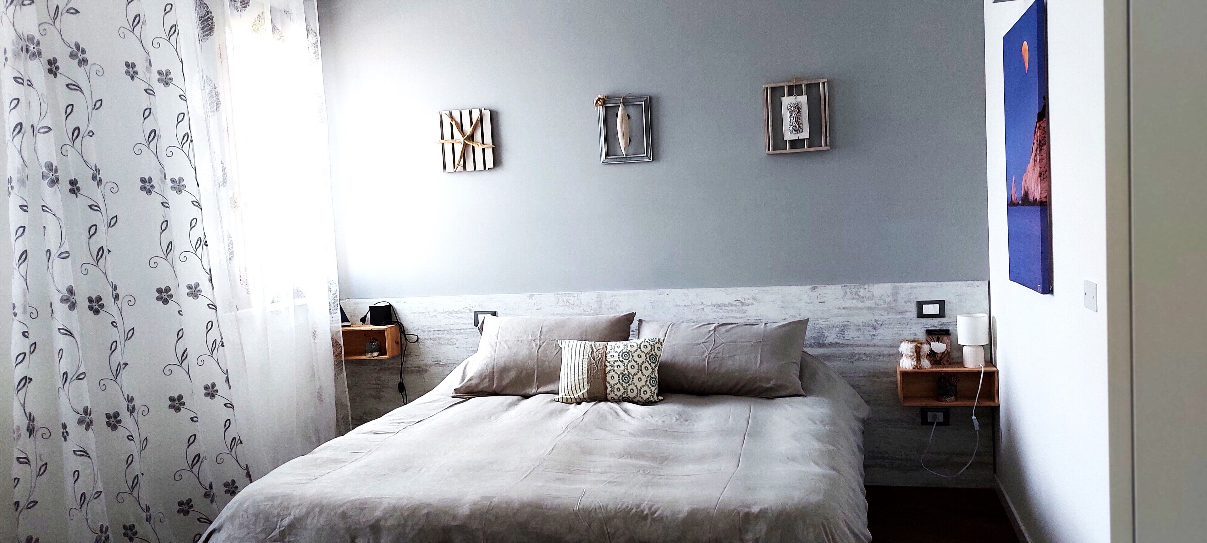 2 bedrooms, desk, iron/ironing board, travel crib