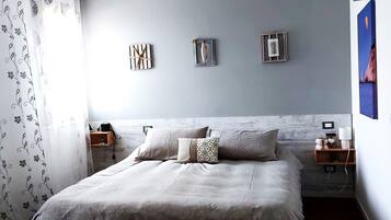 2 bedrooms, desk, iron/ironing board, travel crib