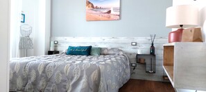 2 bedrooms, desk, iron/ironing board, travel cot - Lovely designer apartment (Coppo)