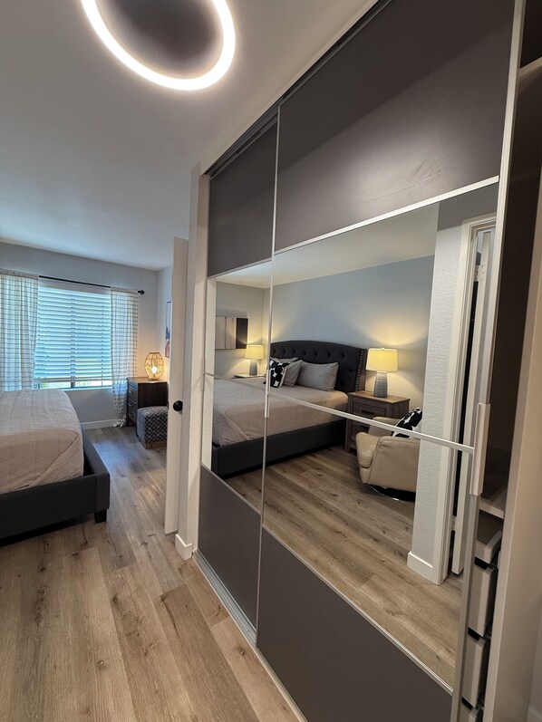 2 quartos, escrivaninha, Wi-Fi de cortesia, roupa de cama