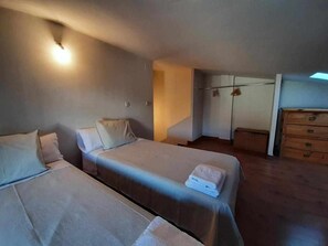 3 Schlafzimmer, Reisekinderbett