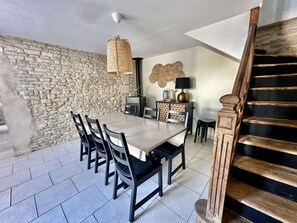 Dining - Halte Lutine - Maison Chaleureuse en Pierres (Luc-sur-Mer)