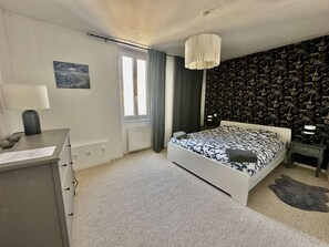 3 bedrooms, travel cot, WiFi, bed sheets - Halte Lutine - Maison Chaleureuse en Pierres (Luc-sur-Mer)