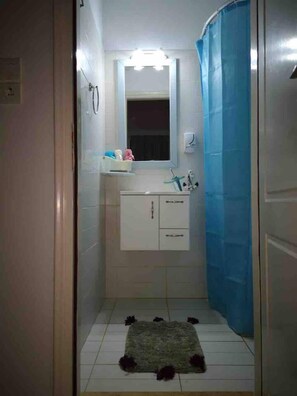 House, Multiple Beds | Bathroom | Shower, hair dryer, towels - Grande Grotta Studios - Sleeps 8 - Free Parking (Kalymnos)