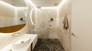 Hair dryer, towels - Two Bedroom apartment in prime Sydney location with Hyde park wrap views (Sydney)