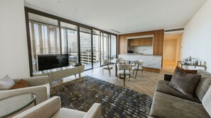 Smart TV - Two Bedroom apartment in prime Sydney location with Hyde park wrap views (Sydney)