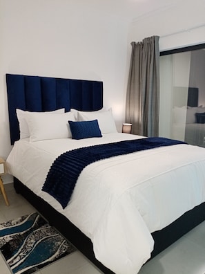1 Schlafzimmer, Schreibtisch, Bügeleisen/Bügelbrett, Reisekinderbett