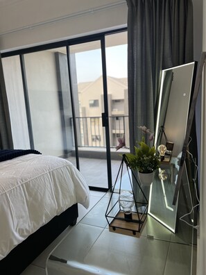 1 Schlafzimmer, Schreibtisch, Bügeleisen/Bügelbrett, Reisekinderbett