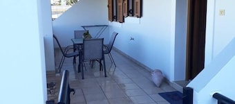 ์ํํธ๋จผํธ, 5๋ช
์๋ฐ ๊ฐ๋ฅ, ์ฃผ์ฐจ ๊ฐ๋ฅ, ํ๋ผ์ด๋น ํ
๋ผ์ค ์์