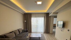 Suíte família, sacada, vista para a cidade | Roupas de cama premium, espaço de trabalho para notebook