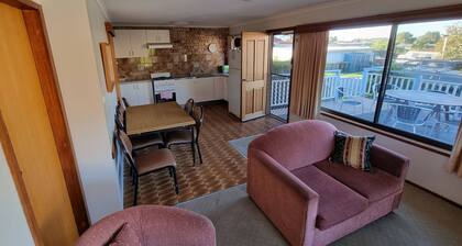 Close to Beach, Harbour Marina, Country Club, Golf Course, Restaurants, Cafes