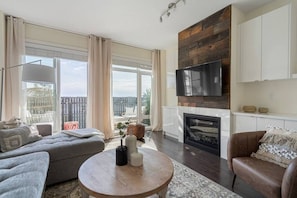 Smart-TV, Kamin, Arbeitsbereiche