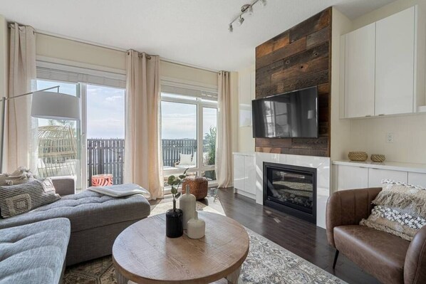 Smart TV, fireplace, offices