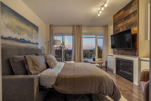 2 habitaciones, escritorio, tabla de planchar con plancha y wifi gratis 