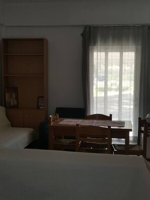 1 bedroom, bed sheets