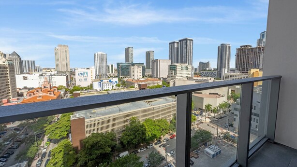 View from room - Fabulous Apartment in the Heart of Downtown Pool, Gym, Lounge Area (Miami)