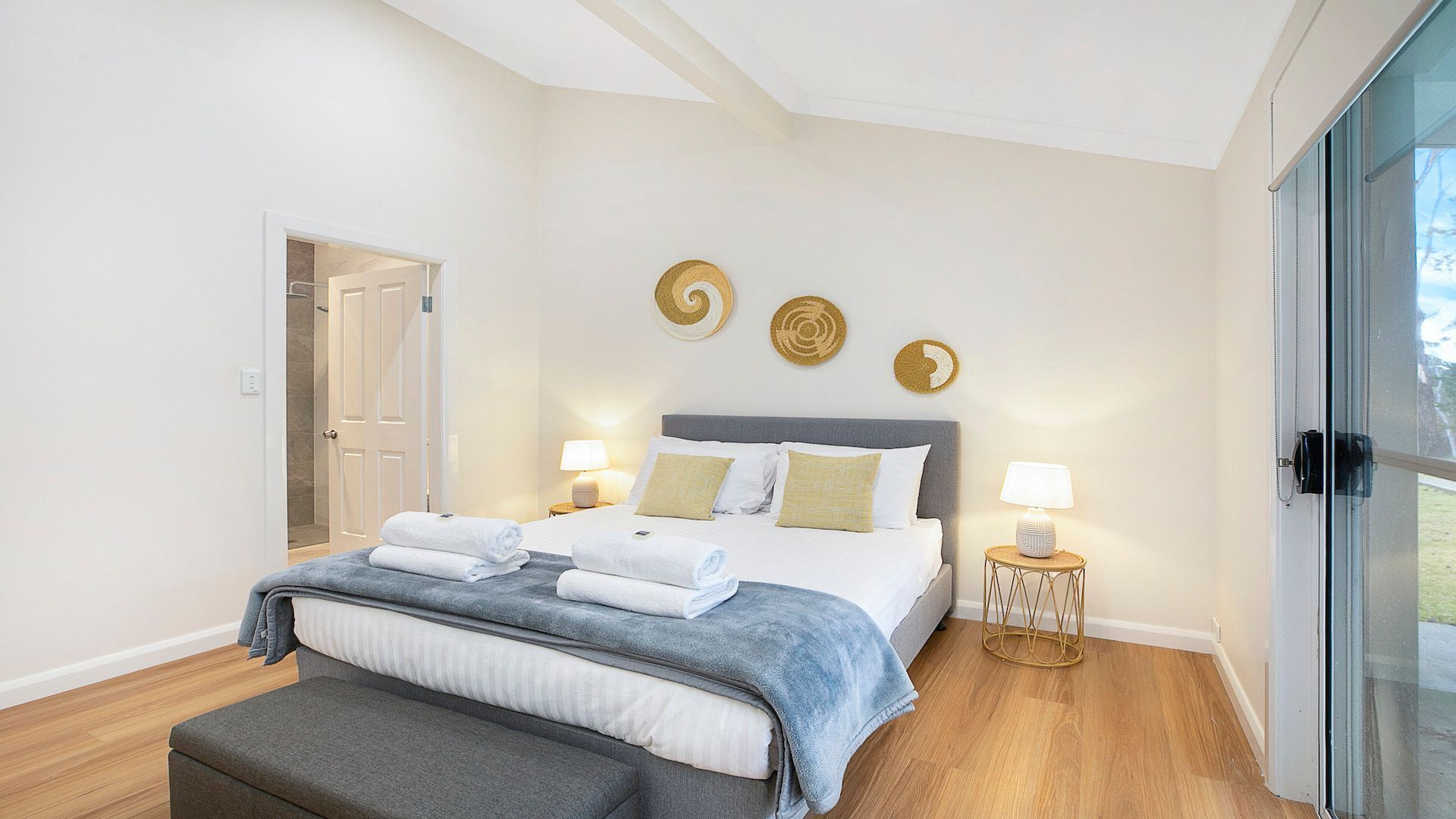 9 chambres, fer et planche à repasser, lit parapluie, Wi-Fi