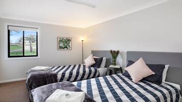 10 bedrooms, iron/ironing board, WiFi, bed sheets