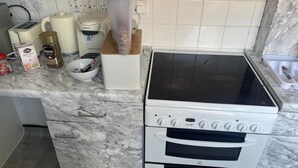 Apartment | Eigene Küche | Kühlschrank, Mikrowelle, Ofen, Herdplatte