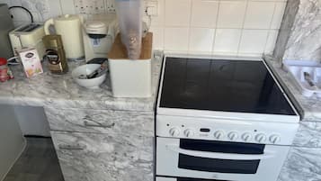 Apartment | Private kitchen | Fridge, microwave, oven, stovetop
