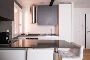 Frigorifero, forno, lavastoviglie, macchina per tè/caffè