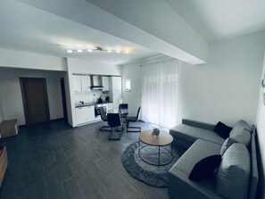 Apartment, Mehrere Betten | Wohnzimmer | Kamin