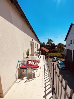 Apartment, Mehrere Betten | Balkon