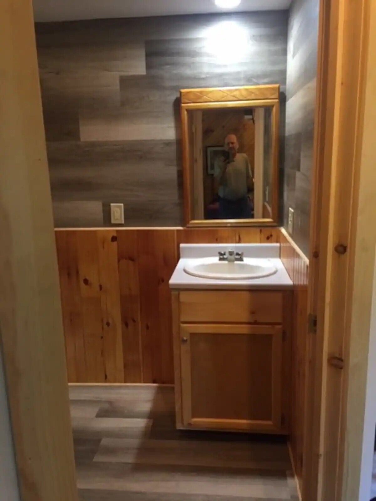 Douche, serviettes fournies, savon, papier toilette