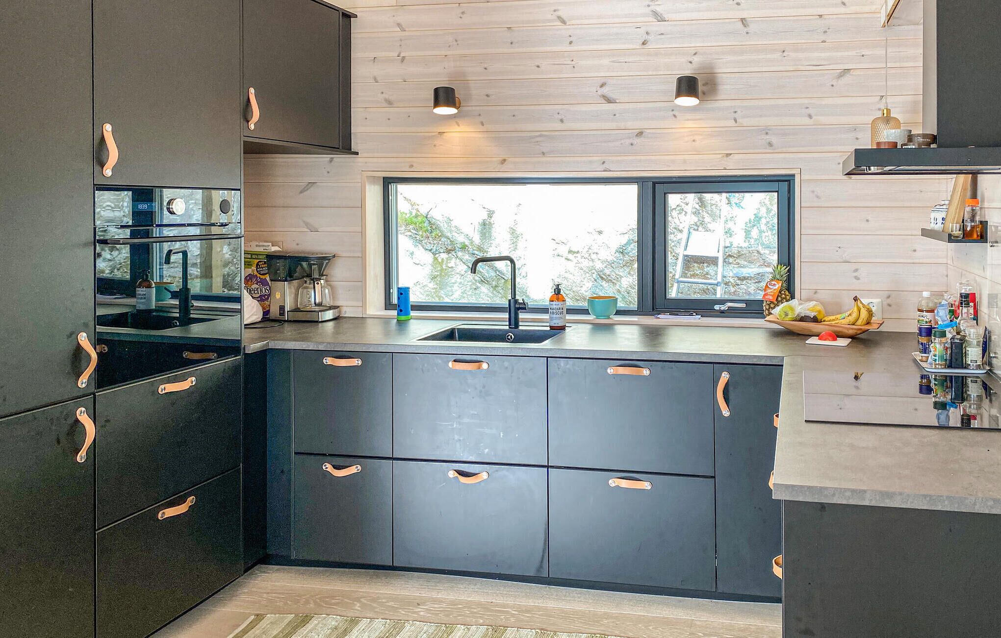 冷蔵庫、オーブン、コンロ、食器洗い機