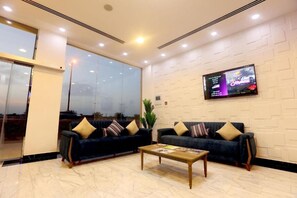 Living area - GOLDEN CROWN HOTEL ALSEEB MUSCAT (Seeb)