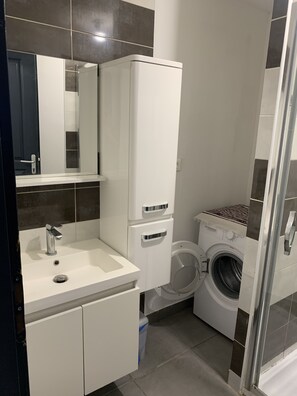 Shower, towels, soap, toilet paper
