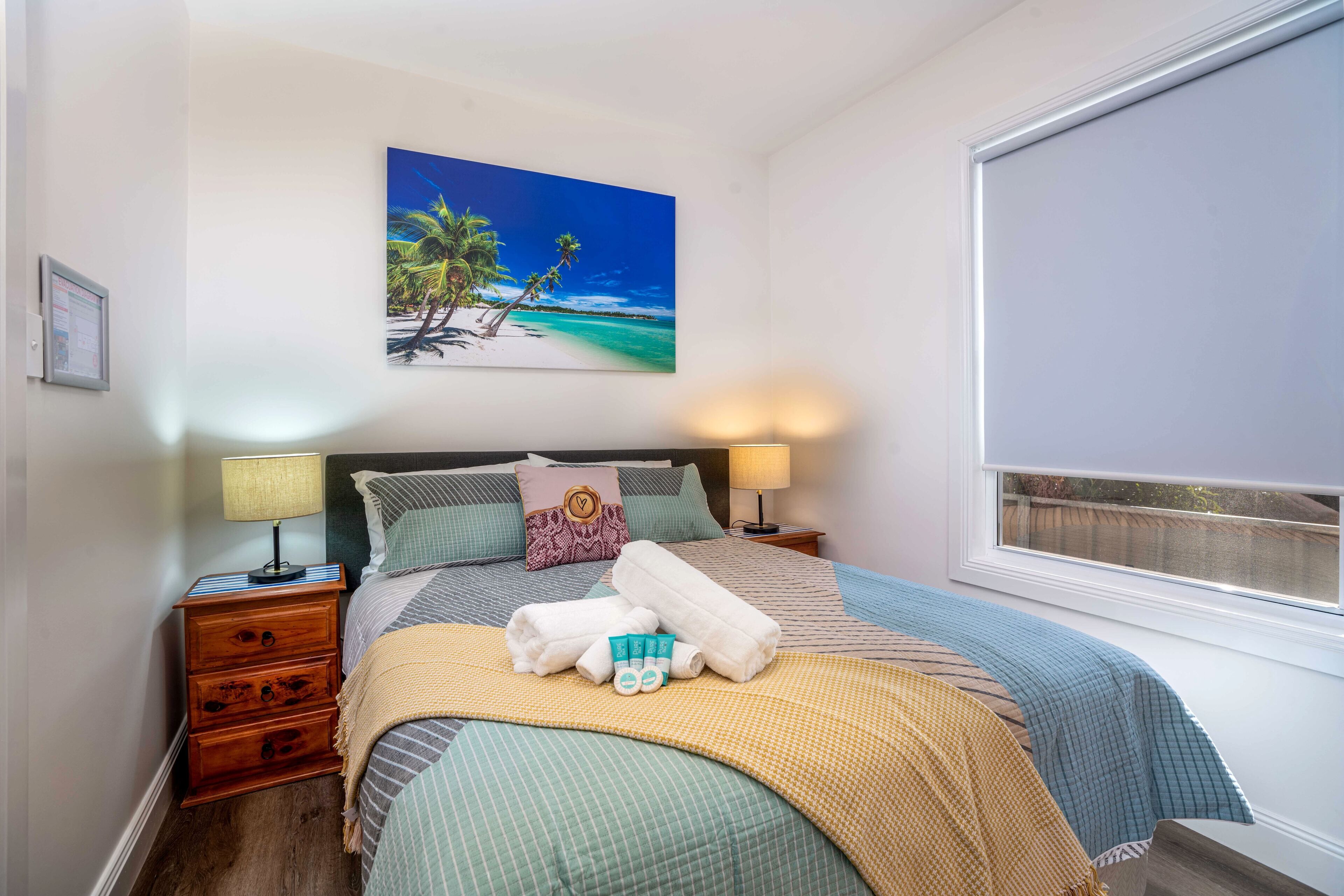 2 habitaciones, escritorio, tabla de planchar con plancha y wifi gratis 