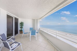 Outdoor dining - Beachfront Condo | Views, Pools & Tennis Courts (Marco Island)