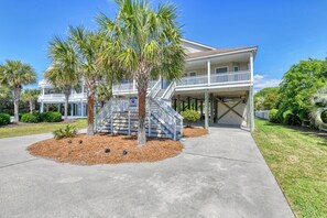 Exterior - Lollipops Beach House - Four Bedroom, Three Bath, Private Pool in Long Bay (Myrtle Beach)