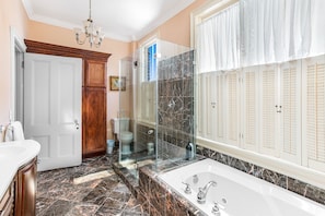 Combined shower/bathtub, hair dryer, towels - Historic Townhouse in Incredible Location w/ Parking by Lucky Savannah (Savannah)