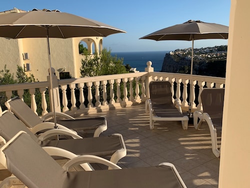 Luxury Villa private heated pool(May-Oct)Stunning sea-views unbeatable locations