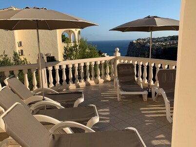 Luxury Villa private heated pool(May-Oct)Stunning sea-views unbeatable locations