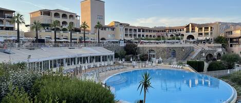 Piscine extérieure, piscine chauffée