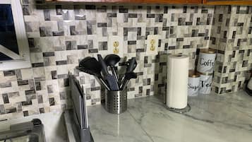 House | Private kitchen | Fridge, microwave, oven, stovetop