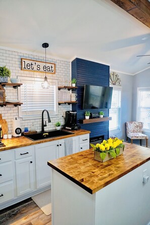 Fridge, microwave, stovetop, coffee/tea maker