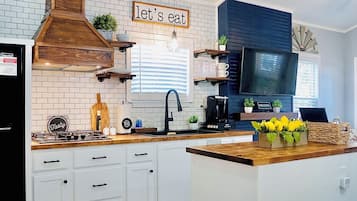 Fridge, microwave, stovetop, coffee/tea maker