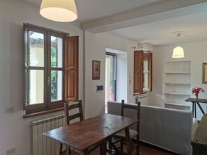 Dining - In beautiful park 5 minutes from Vallelunga and 15 minutes from Lake Bracciano (Campagnano di Roma)