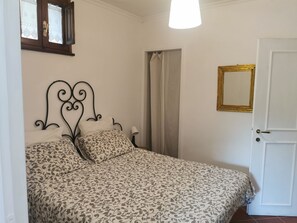2 bedrooms, free WiFi, bed sheets - In beautiful park 5 minutes from Vallelunga and 15 minutes from Lake Bracciano (Campagnano di Roma)