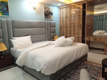 Iron/ironing board, free WiFi, bed sheets