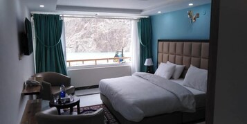 Deluxe Double Room | Iron/ironing board, free WiFi, bed sheets